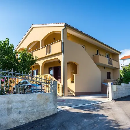 Verunica Apartment