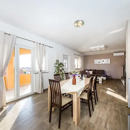 Verunica Apartment