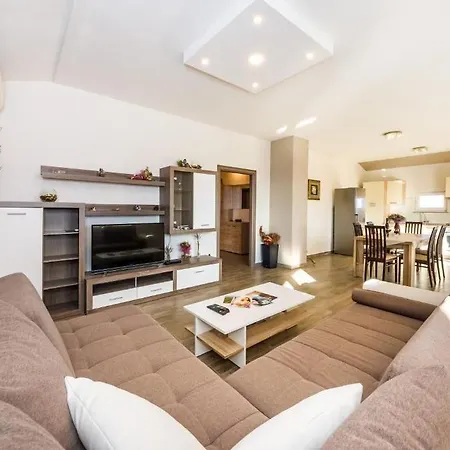 Verunica Apartment *