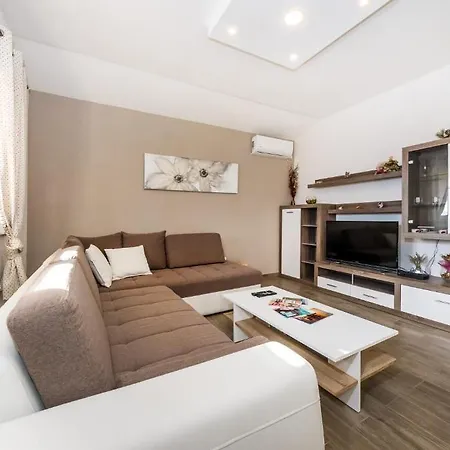 Verunica Apartment *